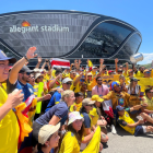 Más de 500 hinchas tricolores corearon las canciones de la Tri.