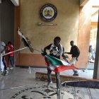 Nairobi. Manifestantes causan daños en el edificio del Parlamento.
