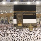 La Meca. Musulmanes rezan alrededor de la Kaaba, el 12 de junio de 2024.