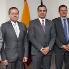 Ricardo Morales Vela (extremo derecho) tuvo varios cargos durante la presidencia de Gustavo Jalkh (centro) en el Consejo de la Judicatura.