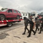 Tres personas fueron detenidas por delito de robo de vehículos y posesión de sustancias