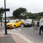 En Lizardo García y 9 de Octubre los vehículos fueron desviados.