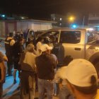 Escena. La camioneta se estacionó en un comando de la policía.