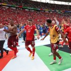 Berlin (Germany), 29/06/2024.- Players of Switzerland celebrate with their supporters after winning the UEFA EURO 2024 Round of 16 soccer match between Switzerland and Italy, in Berlin, Germany, 29 June 2024. (Alemania, Italia, Suiza) EFE/EPA/FILIP SINGER