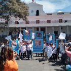 Familiares y amigos de Jhonter llegaron el 30 de junio a la Plaza Grande.