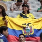 Hinchas ecuatorianos en el State Farm Stadium in Glendale, Arizona.