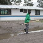 En la UPC Parque Industrial, en el sur, se acumula el agua cuando llueve. En el interior hay problemas de humedad y no es habitable.
