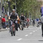 Quiteños años atrás en el ciclopaseo.