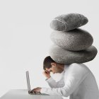 ¿Sabías que el estrés crónico podría afectar tu salud y tu riesgo de cáncer? Aprende todo sobre esta conexión y cómo mantener el estrés bajo control