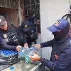 Operativo. Tres galones y 19 botellas fueron decomisadas