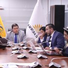 El presidente de la comisión ocasional, Jaime Moreno anunció que la sesión continuará el próximo viernes, con otras autoridades y actores del sector salud.