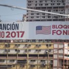 Foto de un cartel contra las sanciones impuestas por Estados Unidos, el 28 de junio del 2024 en Caracas (Venezuela).