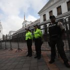 Existe presencia de militares y policías en los alrededores del Palacio de Carondelet.
