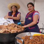 Las mujeres son parte de la feria gastronómica demoninada "Rescate de Sabores Ancestrales".