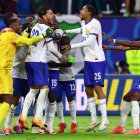 Los jugadores de Francia festejan la clasificación a las semifinales de la Eurocopa, tras eliminar a Portugal