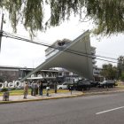El Hotel Quito fue construido desde 1958 para una cumbre internacional que finalmente no se realizó. Goza de una vista privilegiada.