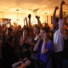Marseille (France), 07/07/2024.- People react at the announcement of the parliamentary election victory of the New Popular Front, a coalition of French left-wing parties, in a bar in the center of Marseille, south of France, 07 July 2024. France voted on 07 July for the second round of the legislative elections. According to the first official results, the leftist alliance Le Nouveau Front Populaire (NFP) came ahead of French President Macron"s ruling coaltion and the extreme right Rassemblement National (RN). (Elecciones, Francia, Marsella) EFE/EPA/TERESA SUAREZ