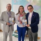 Ana Fernanda Sánchez, de Fundación Los Fresnos; y autoridades del Ministerio de Salud Pública.