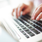 Los interesados deben cargar la documentación en el sistema informático y presentar en original.