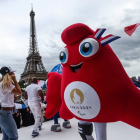 La Phryge olímpica es la mascota de París 2024 que viene de los tradicionales y pequeños gorros frigios