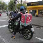Los delivery tendrán la obligatoriedad de portar una credencial y que reciban capacitación en seguridad vial.