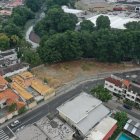 Terreno. El predio acumula desechos, tierra y monte.