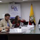 La consejera Mishelle Calvache (c) mientras debatía en la sesión de este miércoles 10 de julio.