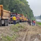 Hecho. Varias volquetas se encargaban de efectuar la extracción.