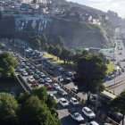 En horas pico, el tránsito se caotiza en el sector de El Trébol, en Quito.
