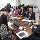 Asamblea. Alejandra Pérez, Gabriela Díaz y Milton Zárate, coordinadora técnica, subdirectora general y director general, respectivamente comparecieron ante la Comisión de Salud.