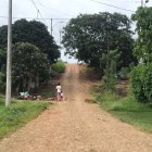 Villa. Los niños son los más susceptibles de ser conquistados por los grupos armados que transitan por ahí.