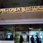 Personal de la Fiscalía allanó oficinas de dos jueces de Santo Domingo, la noche de este viernes 12 de julio.
