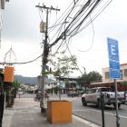 Las calles de Urdesa reflejan un gran número de espacios con cables colgando.