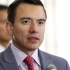 Los últimos sondeos registran una disminución de la popularidad de Daniel Noboa.