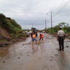 El paso en la vía Baños - Puyo se vio afectado por algunas horas, debido pequeños deslizamientos causados durante las lluvias.