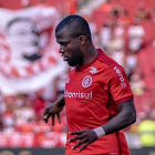 Hincha de Internacional intentó agredir a Enner Valencia.