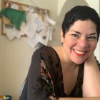 Ampuero ha publicado los libros de crónicas ‘Lo que aprendí en la peluquería’ y ‘Permiso de residencia’ y los libros de relatos ‘Pelea de gallos’ y ‘Sacrificios humanos’.