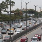 El tráfico que experimentan en la ciudad los guayaquileños es, a juicio de los habitantes, uno de los principales problemas que debe ya ser solucionado.