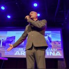 a potente voz de Óscar Mangione llenó de emoción al público que acudió al Teatro Sánchez Aguilar para disfrutar de un concierto de tango.