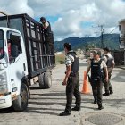 Control. Uno de los operativos que la Policía Nacional realiza en las carreteras de Ecuador, por la inseguridad.