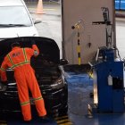 El proceso de revisión se realiza en seis centros de la AMT en Quito.