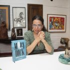 Casandra Sabag es artista y antropóloga visual. Labora en el campo de la divulgación de conocimientos a través de la docencia, la creación y las narrativas transmedia. Esta es su décima muestra individual.