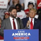 Archivo. James David Vance junto al expresidente estadounidense Donald Trump (2017-2021)