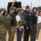 Escoltado con tanques militares llegó Daniel Noboa a Durán.