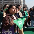 Varias mujeres mientras participan en una manifestación a favor del aborto en Washington.