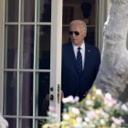 El Presidente Joe Biden sale de la Oficina Oval para salir del Jardín Sur de la Casa Blanca, este 15 de julio de 2024, camino a Las Vegas, Nevada.