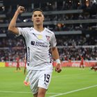 Álex Arce de Liga de Quito celebra un gol ante Always Ready por los "playoffs" de la Copa Sudamericana.