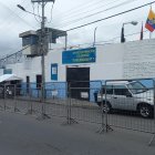 La policía ha informado que están desarrollando operativos para encontrar a los fugados.