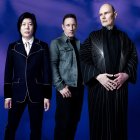 De izquierda a derecha, James Iha (guitarra), Jimmy Chamberlin (batería) y Billy Corgan (voz/guitarra) forman el núcleo duro de la banda.