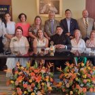 Club Rotario de Guayaquil. Estuvieron presentes Cristina de Speck, Alois Speck, Evelyn Litardo, Johnmyle Peña, María del Pilar de Saab, Virgilio Jarrín, José Robles, Daniel Saab, Fernando Aguirre, Lizbeth López, María del Pilar de Jarrín, Danella de Jaramillo, José Jaramillo (presidente entrante), Leticia de Aguirre y Xiomara Villasmil.